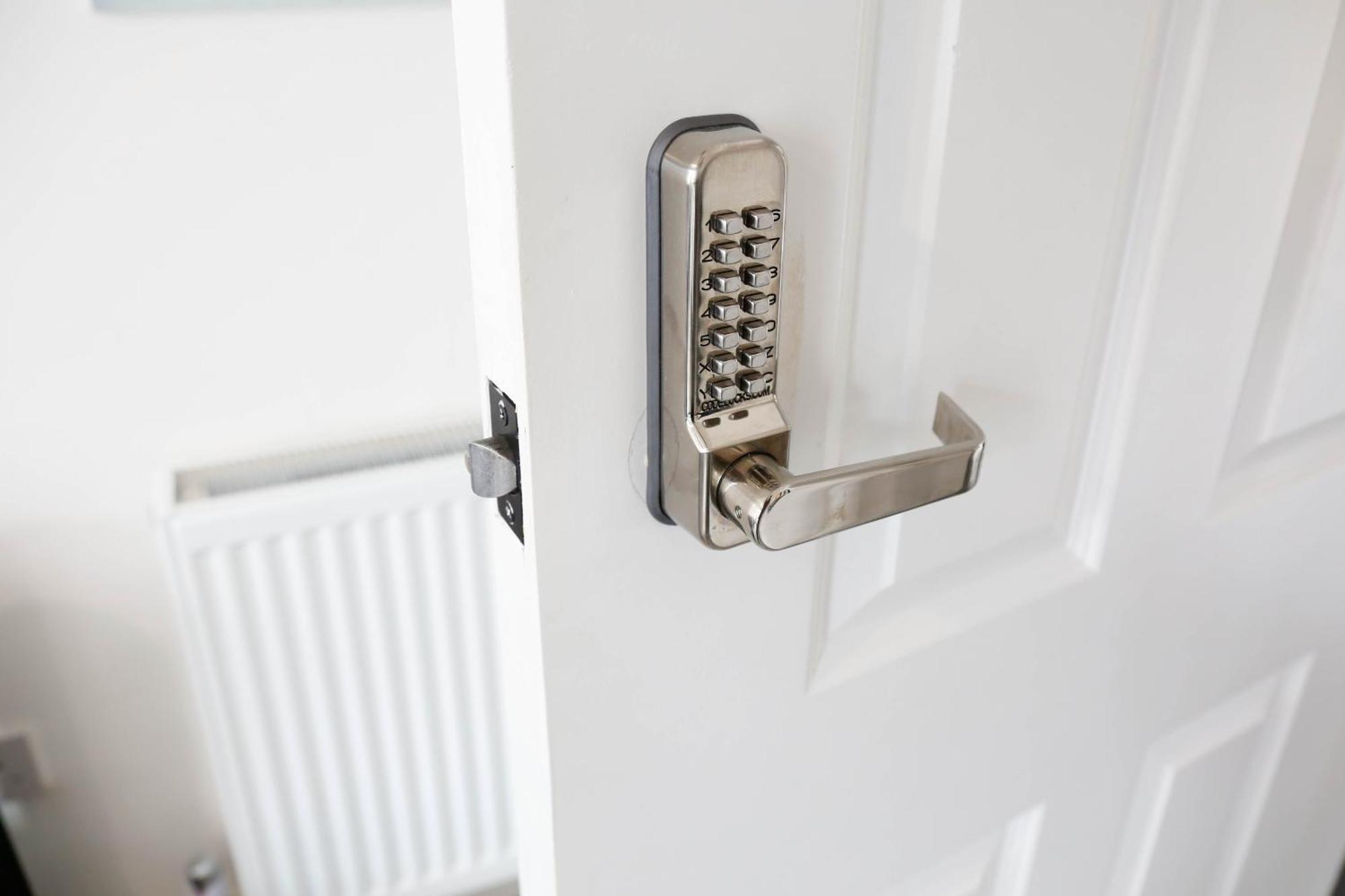 Luxury Rooms In Camden Town Near Shops, Cafes, Bars & Metro With Shared Bathrooms Londra Exterior foto