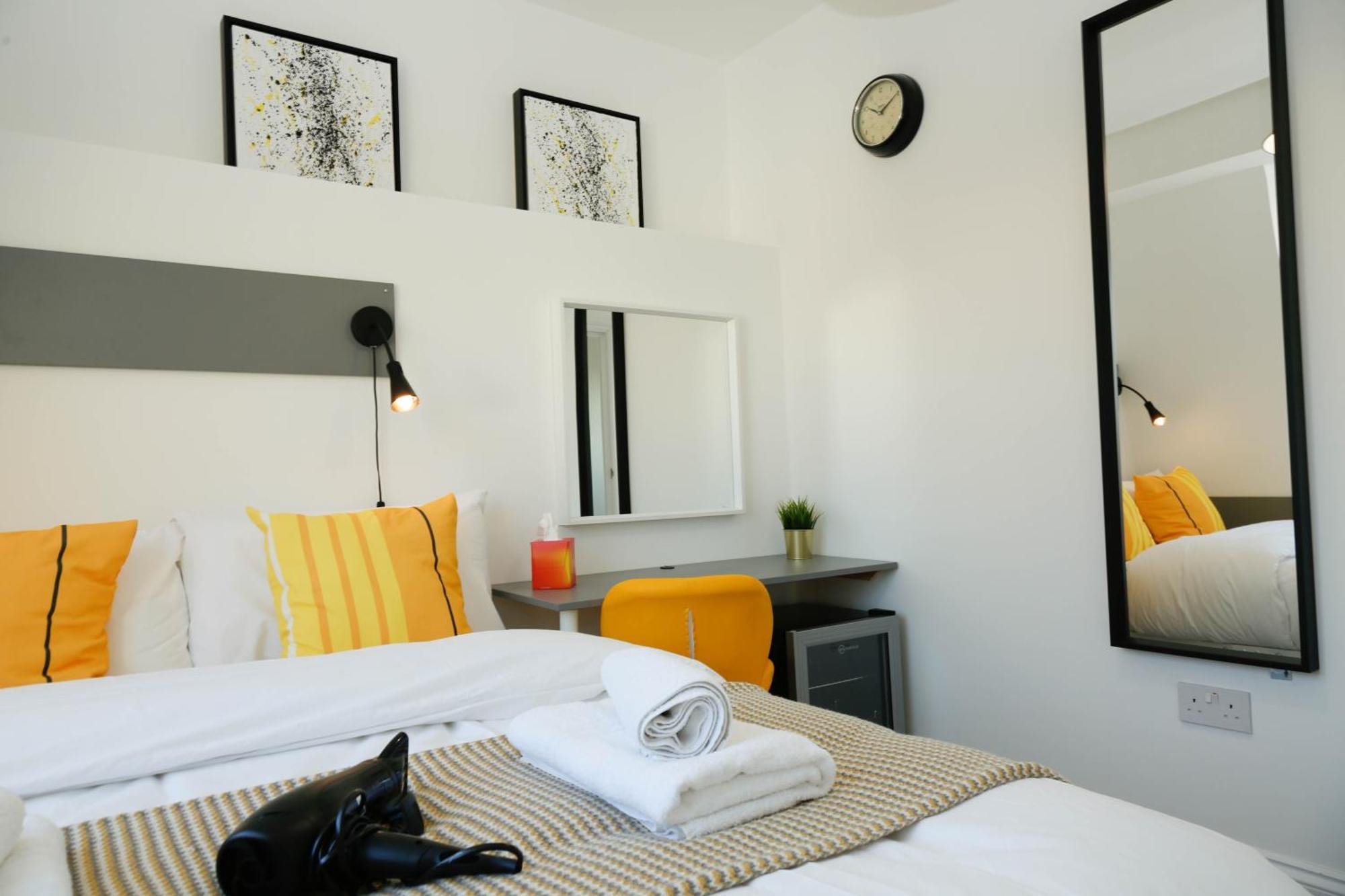 Luxury Rooms In Camden Town Near Shops, Cafes, Bars & Metro With Shared Bathrooms Londra Exterior foto
