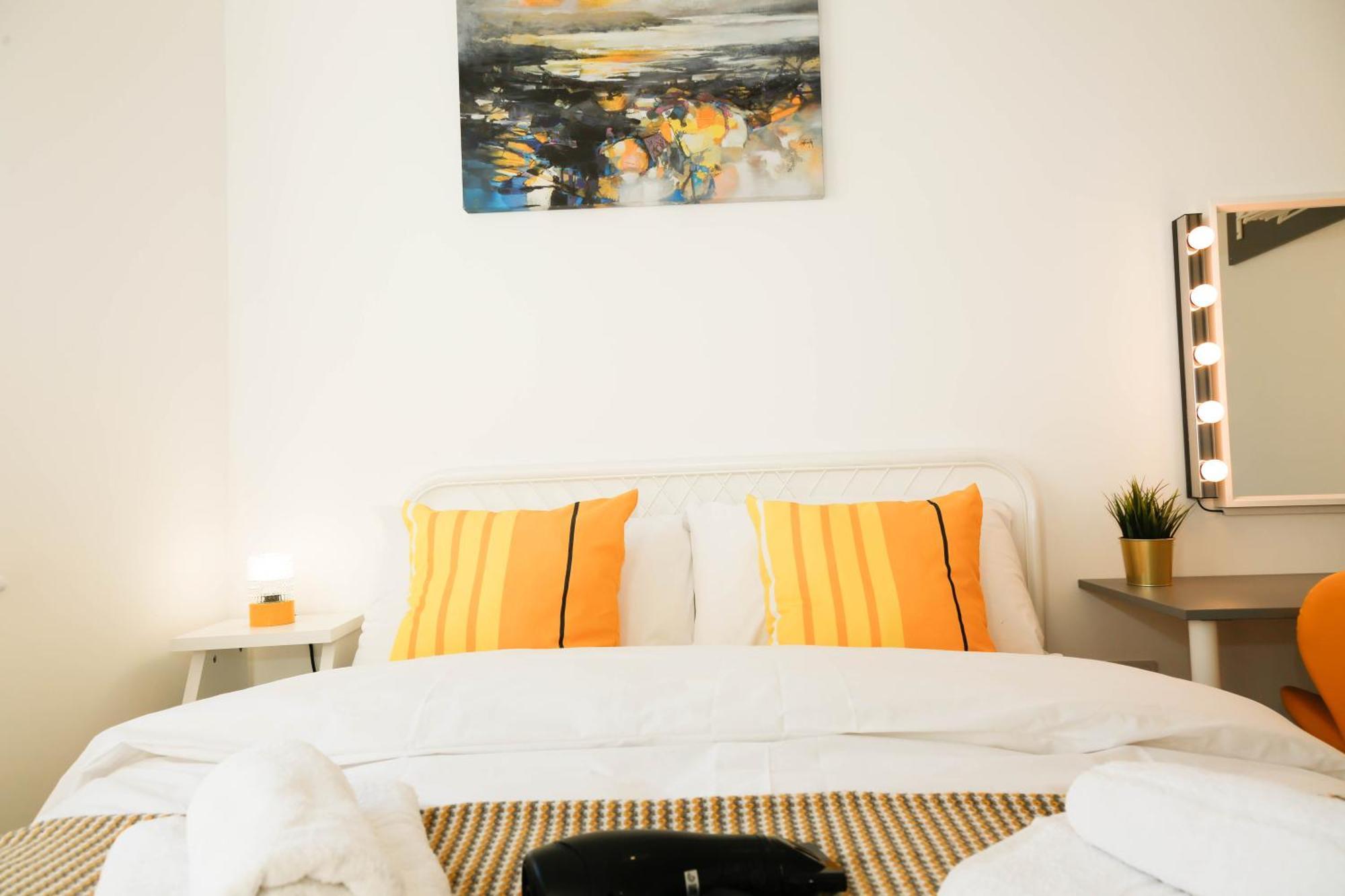 Luxury Rooms In Camden Town Near Shops, Cafes, Bars & Metro With Shared Bathrooms Londra Exterior foto